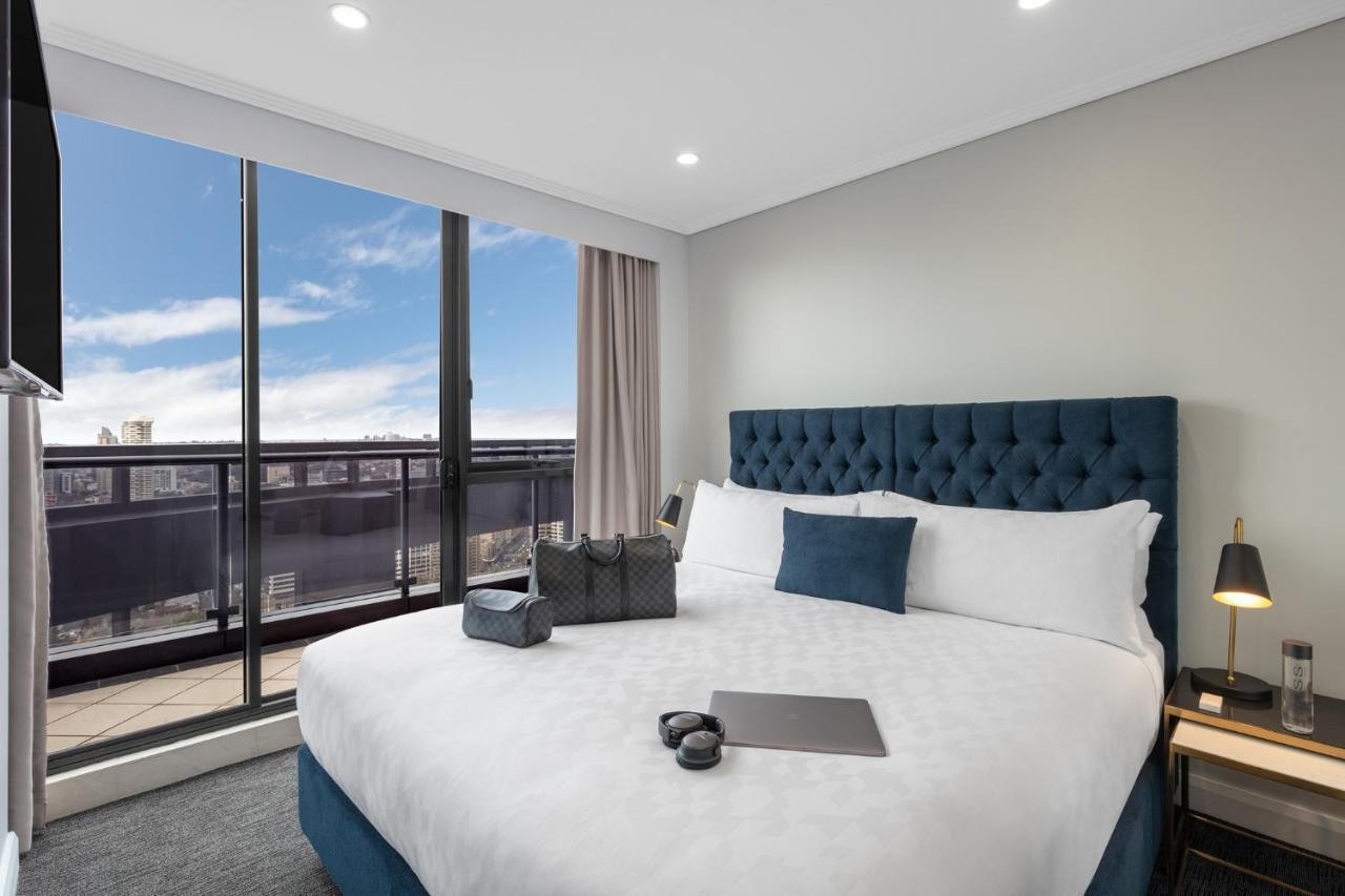 Meriton Suites Pitt Street, Sydney Eksteriør billede A bedroom at the hotel
