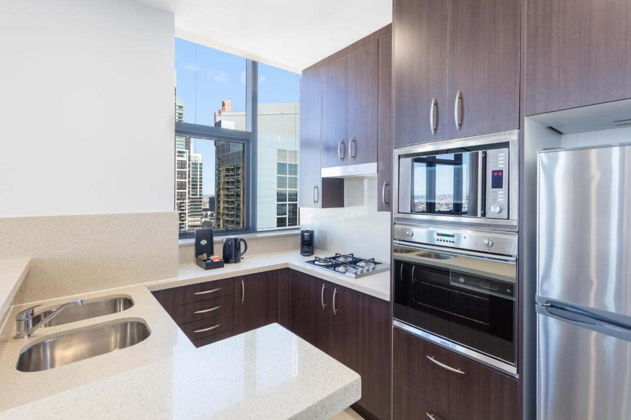 Meriton Suites Pitt Street, Sydney Eksteriør billede A kitchen in a typical apartment