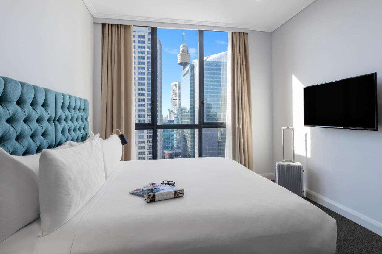 Meriton Suites Pitt Street, Sydney Eksteriør billede A bedroom at the hotel