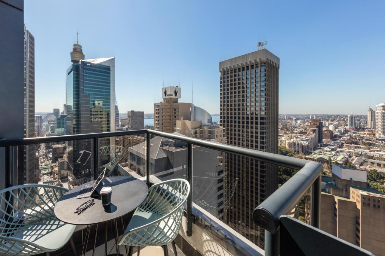 Meriton Suites Pitt Street, Sydney Eksteriør billede View from a balcony