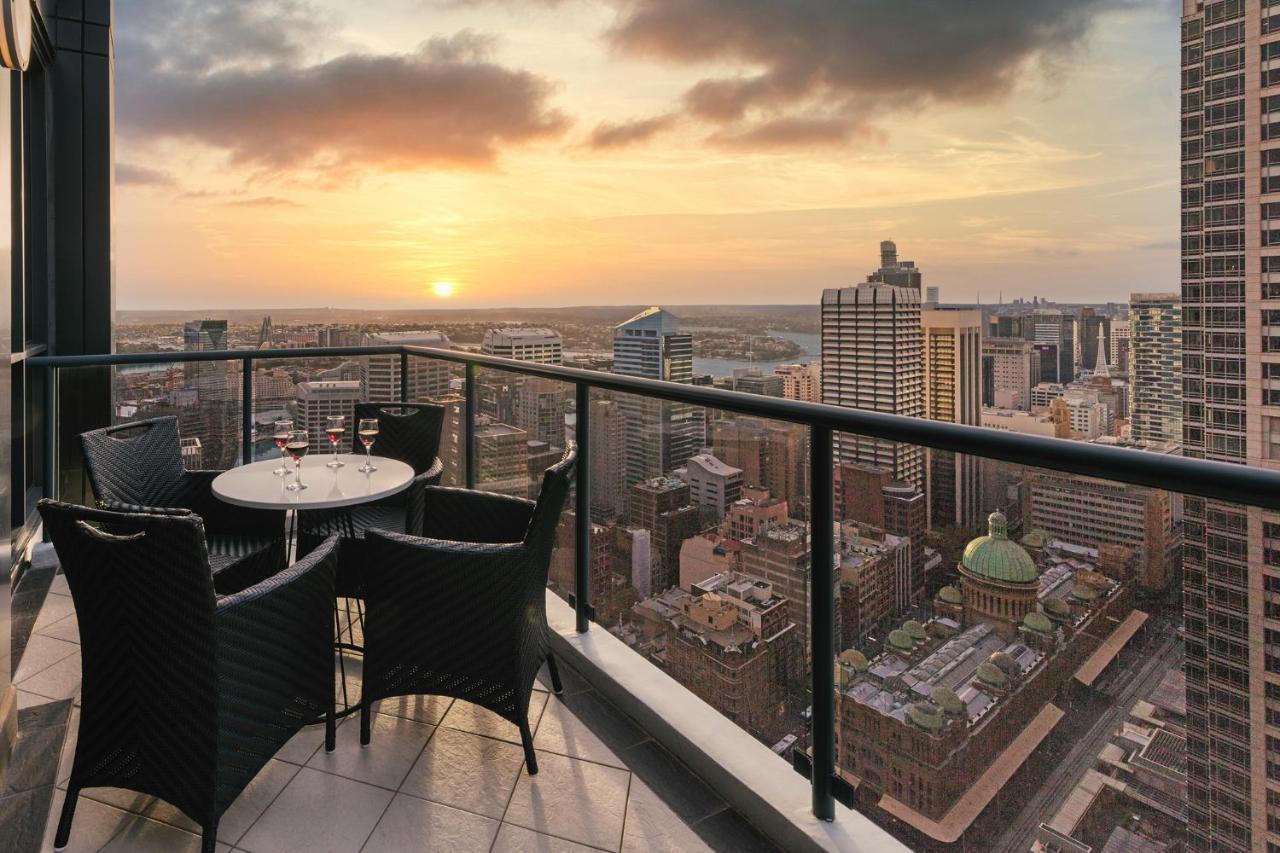 Meriton Suites Pitt Street, Sydney Eksteriør billede View from the balcony of a typical apartment