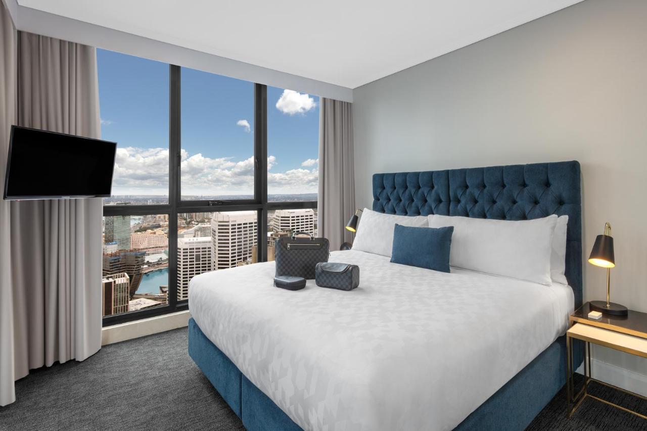 Meriton Suites Pitt Street, Sydney Eksteriør billede A bedroom at the hotel